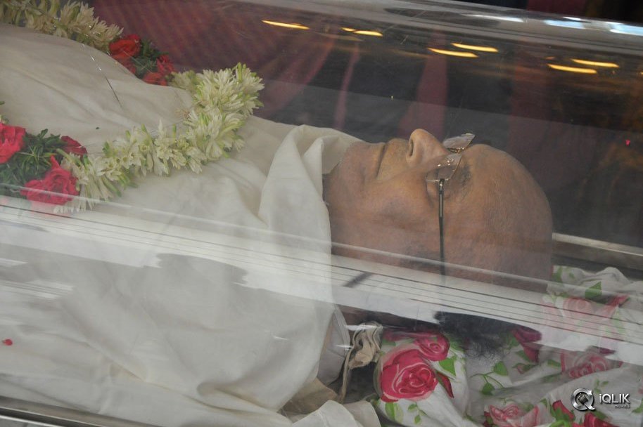 Celebs-Pay-Condolences-to-C-Narayana-Reddy